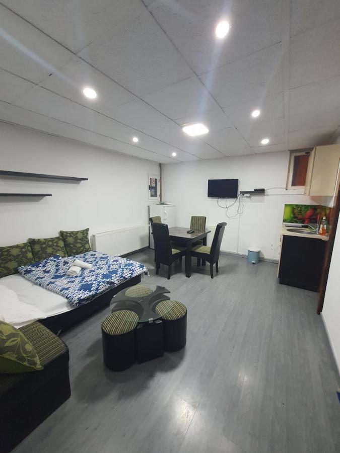 Apartman Galerija Apartment อูชิเซ ภายนอก รูปภาพ